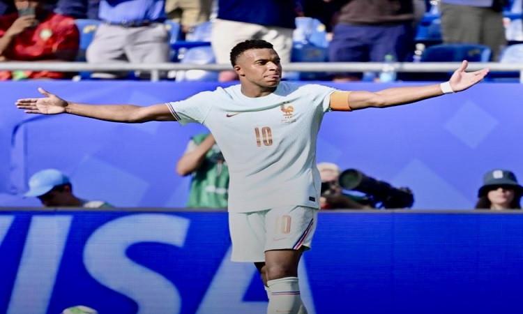 احتفالات عارمة في فرنسا بتأهل "الديوك" لنصف نهائي كأس العالم