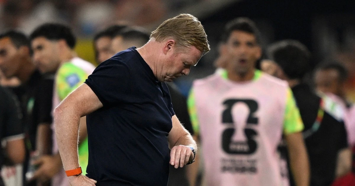 استقال رونالد كومان من منصبه كمدرب رئيسي للمنتخب الهولندي، ويفكر في الاعتزال بعد الخروج المبكر من كأس العالم.