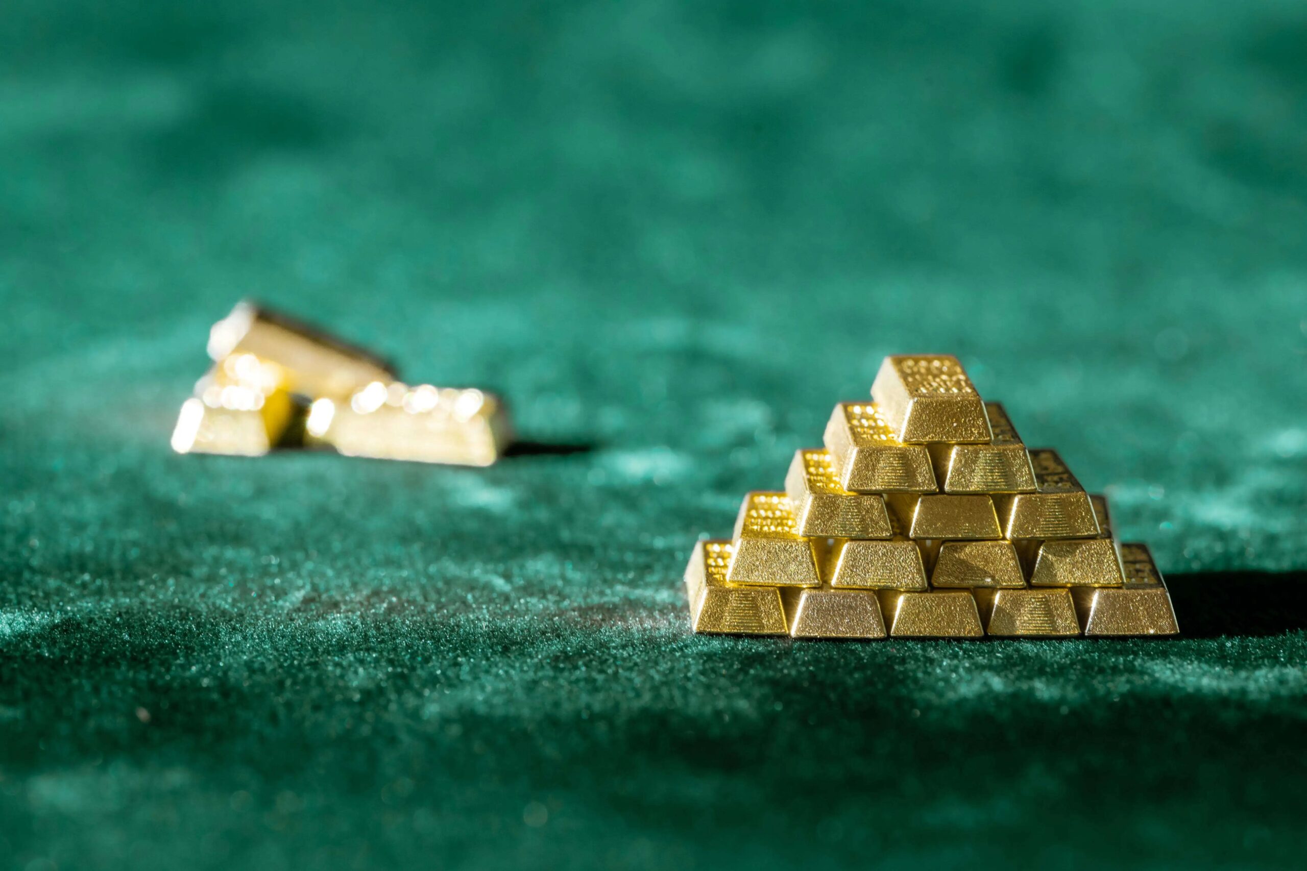 تراجع أسعار الذهب اليوم وعيار 21 يفقد مكاسب الأسبوع مع هبوط ملحوظ في السبائك والجرامات الآن
