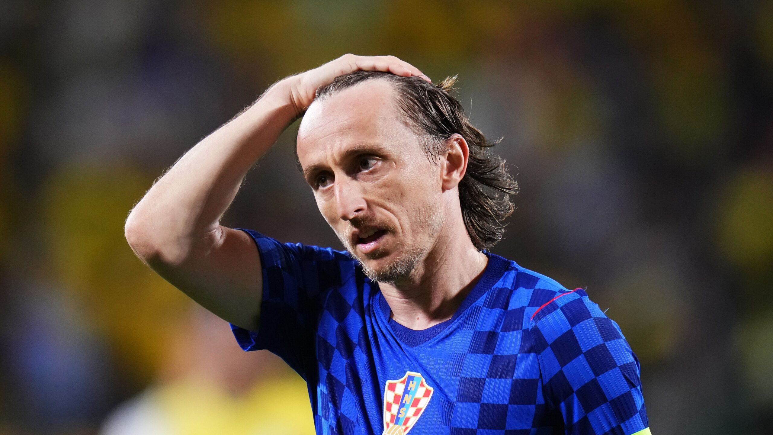 بعد وداع كرواتيا كأس العالم .. مودريتش يوضح حقيقة اعتزاله
