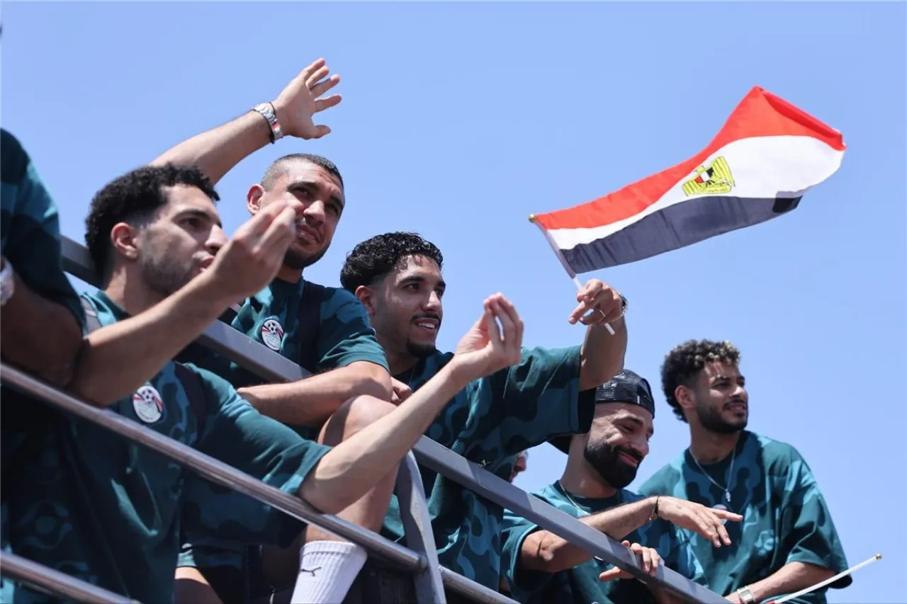 رجل أعمال إماراتي يقدم هدايا ثمينة للاعبي منتخب مصر