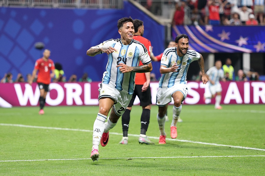 إنزو فرنانديز يُهدي الأرجنتين الفوز على مصر بالهدف 3000 في كأس العالم