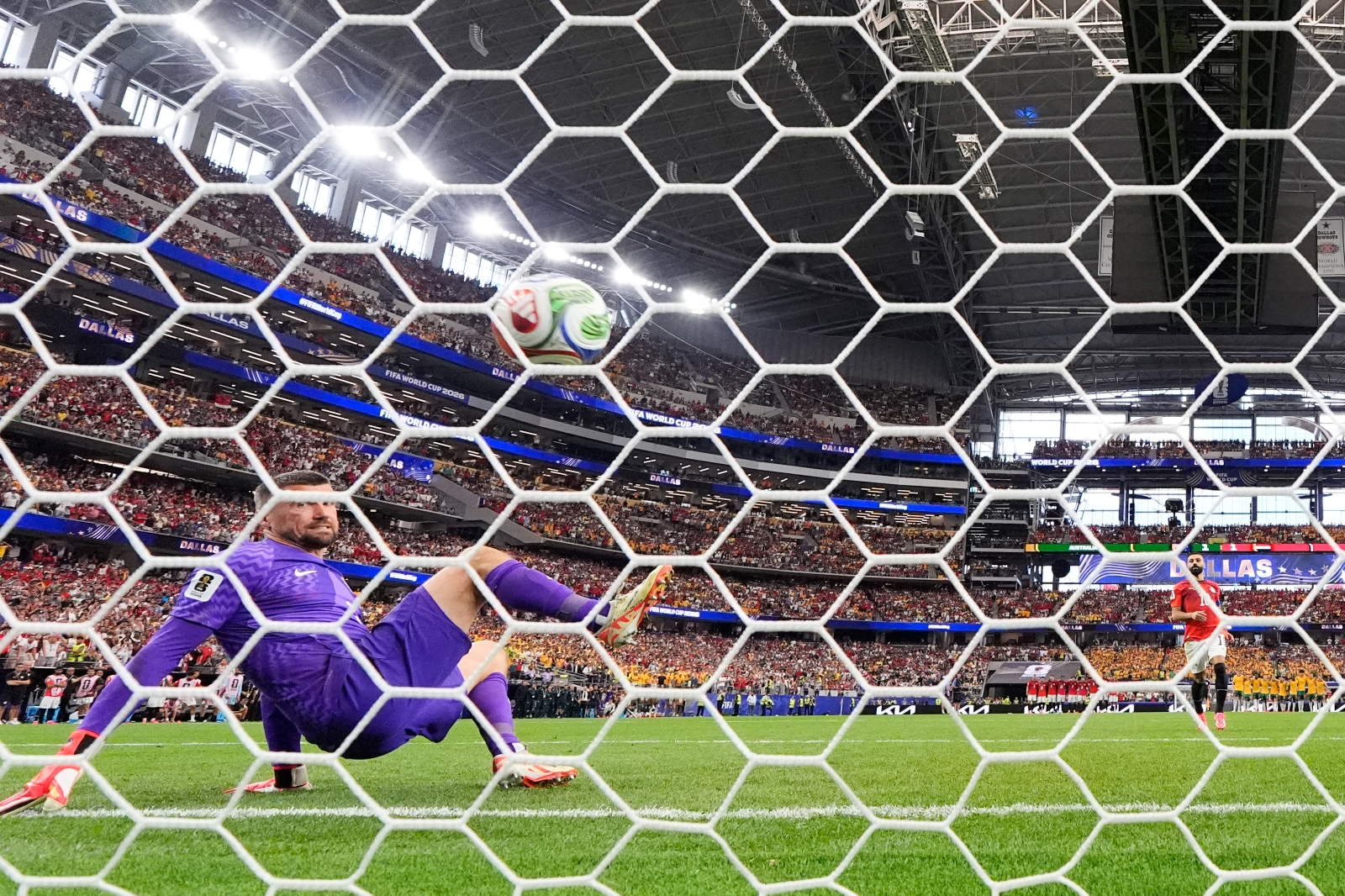 كأس العالم 2026: صلاح يسجل ركلة جزاء على طريقة بانينكا ليساعد مصر على الفوز على أستراليا.