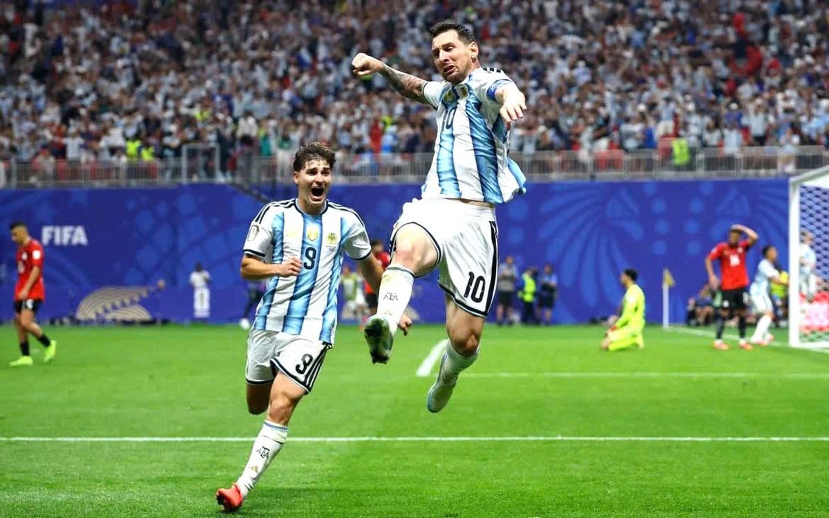 كأس العالم 2026: ميسي يتألق ويقود الأرجنتين للفوز على مصر 3-2 بعد أن كانت متأخرة في النتيجة.