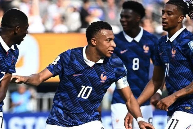 كأس العالم لكرة القدم 2026: بعد فوزهم على باراغواي، تأهل منتخب "لي بلو" إلى ربع النهائي.