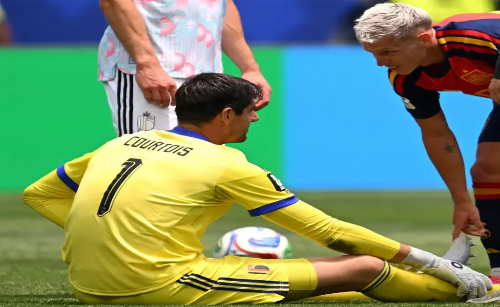 كورتوا يثير الجدل بشأن مستقبله بعد إصابته مع منتخب بلجيكا ضد إسبانيا