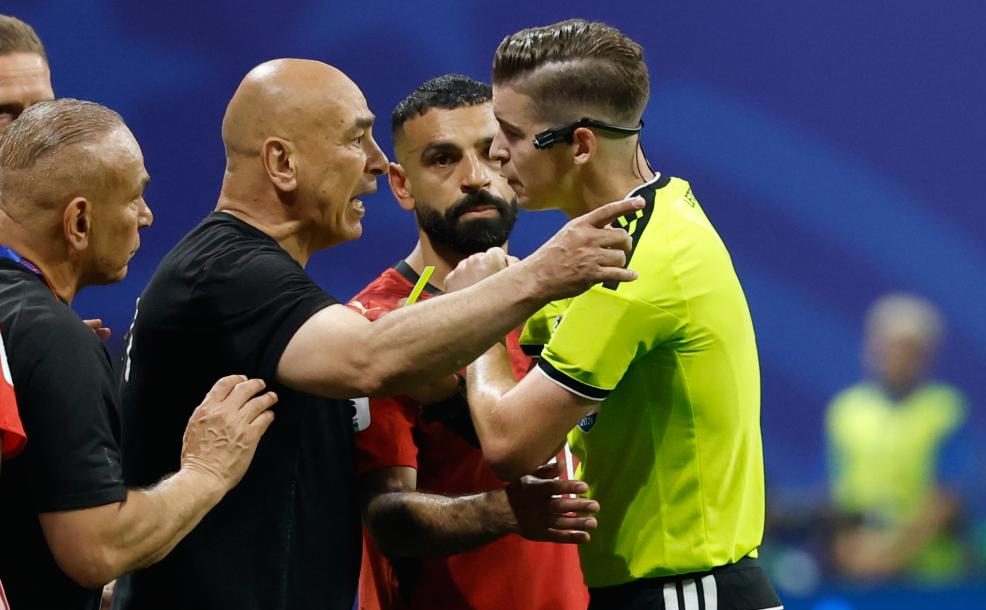 مصر تطلب فتح تحقيق في تحكيم مواجهتها أمام الأرجنتين وتطالب باستبعاد الطاقم من المونديال