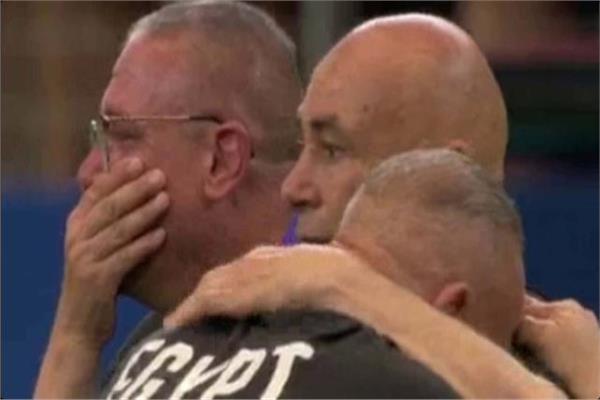 نوبة بكاء.. شاهد رد فعل حسام وإبراهيم حسن بعد تأهل مصر لدور الـ 16 