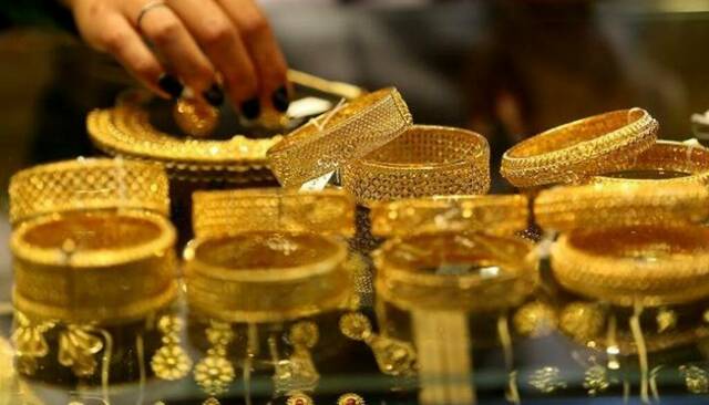 ارتفاع طفيف في أسعار الذهب مع انتظار الأسواق لبيانات الوظائف الأمريكية