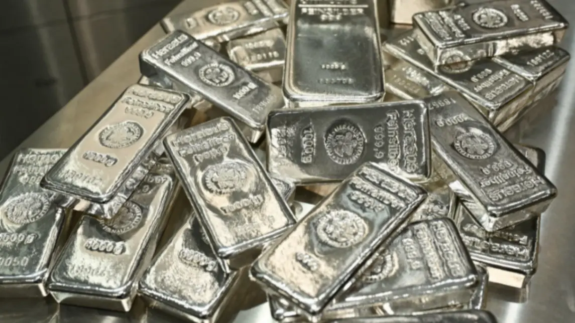 تطورات سعر الفضة اليوم في مصر والسعودية وتأثير أسعار الأونصة عالميا والعوامل الداخلية على الأسواق