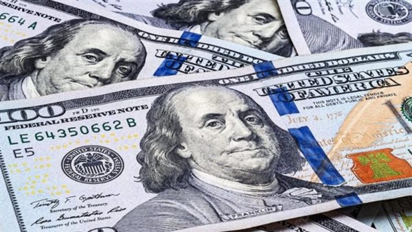 الجنيه يستفيق.. تراجع سعر الدولار بقيمة 50 قرشا