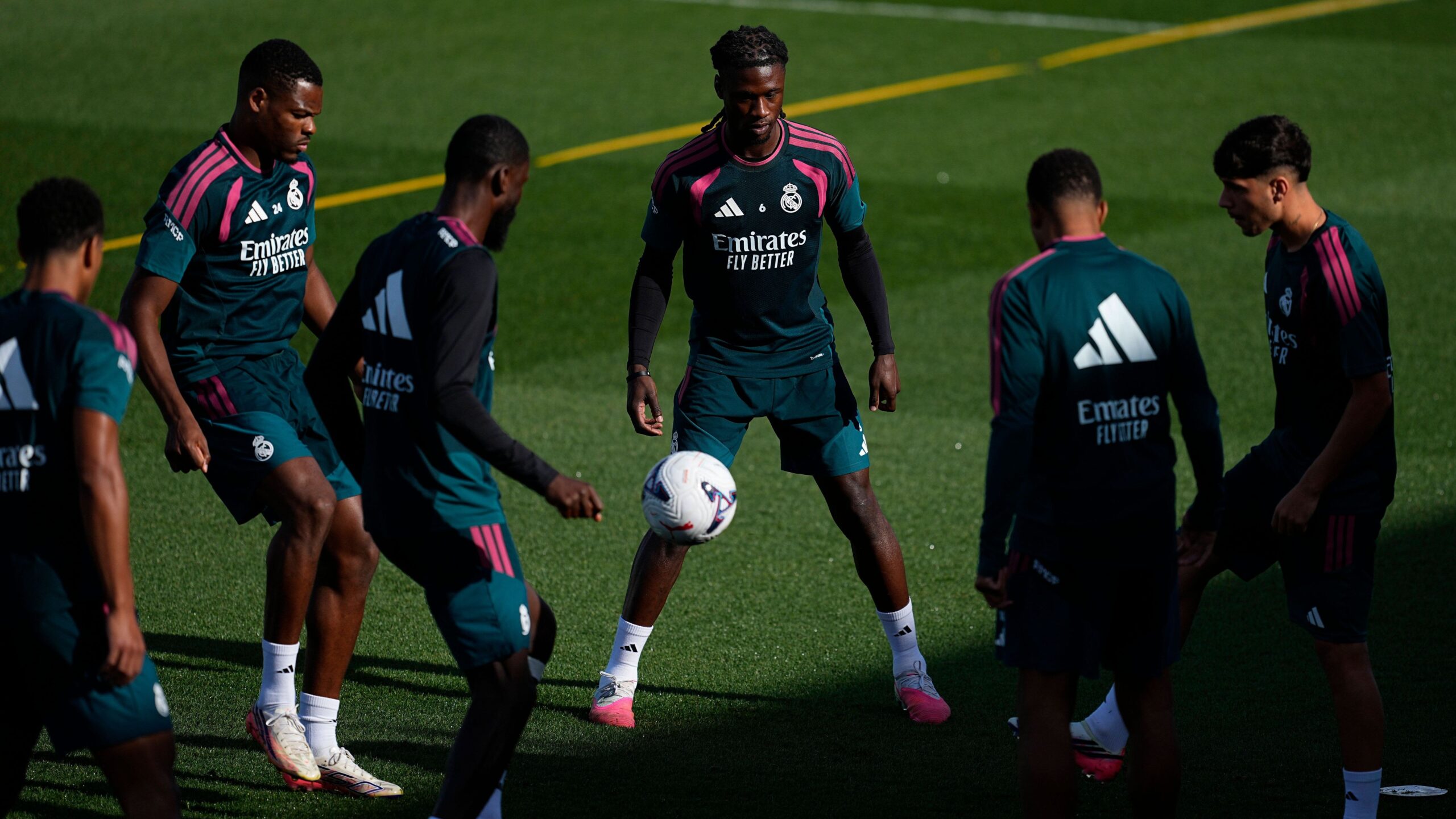 مانشستر يونايتد يفجر مفاجأة بتقديم 50 مليون يورو لضم نجم ريال مدريد في اللحظات الأخيرة