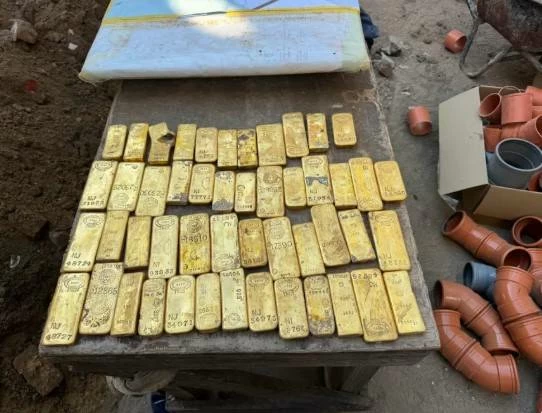 عمال بناء يكتشفون كنز ذهب بقيمة 10 ملايين دولار خلال أعمال تجديد في أحد المباني القديمة