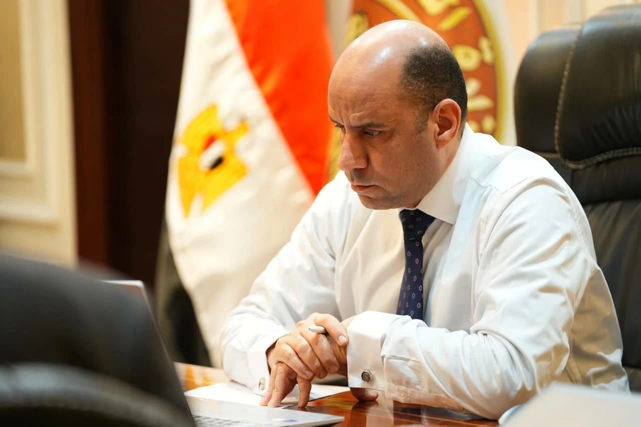 وزارة العمل تعلن توفير 1489 فرصة عمل بالقطاع الخاص في 13 محافظة