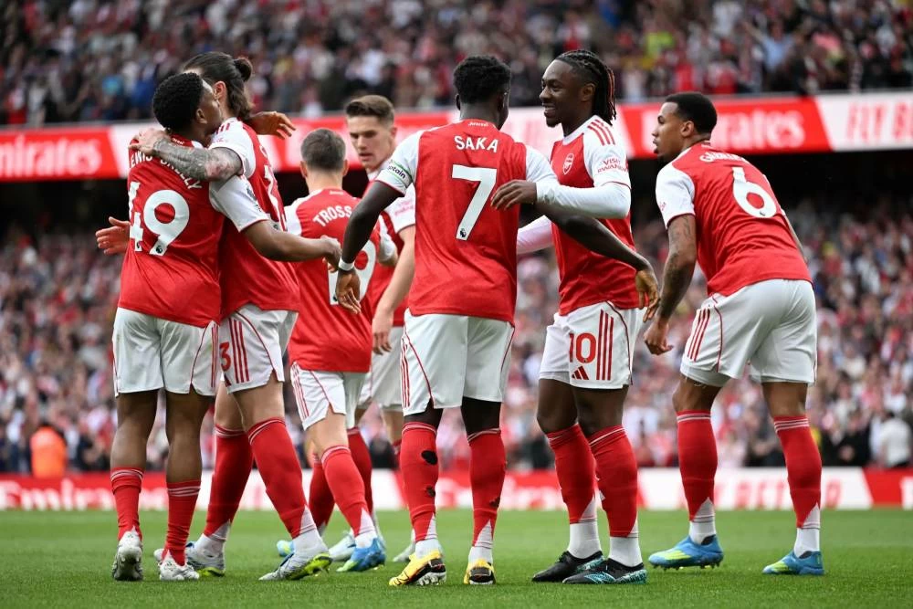 ساكا يتصدر تشكيل آرسنال لمواجهة أستون فيلا في الدوري الإنجليزي