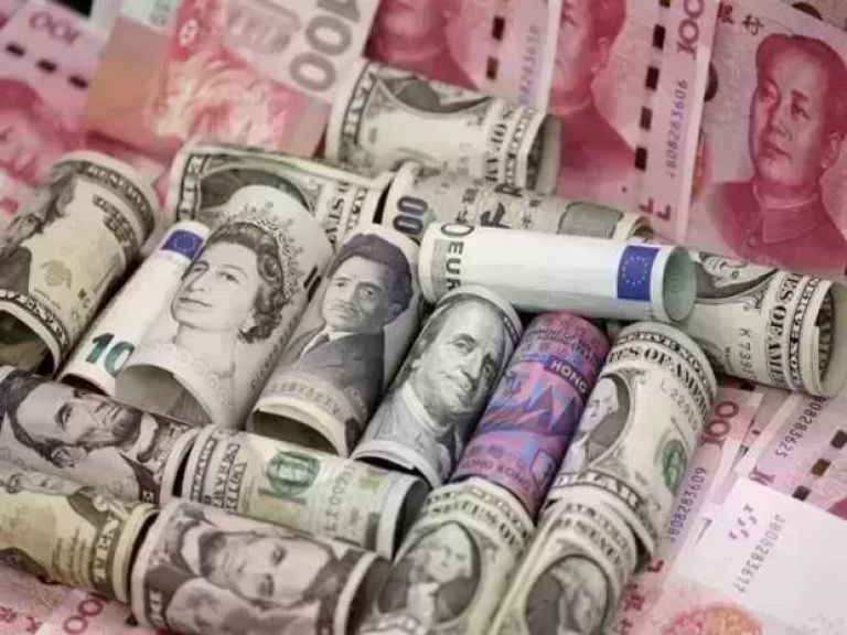 تراجع أسعار العملات بختام تعاملات الخميس.. الدينار الكويتي بكام | بنوك