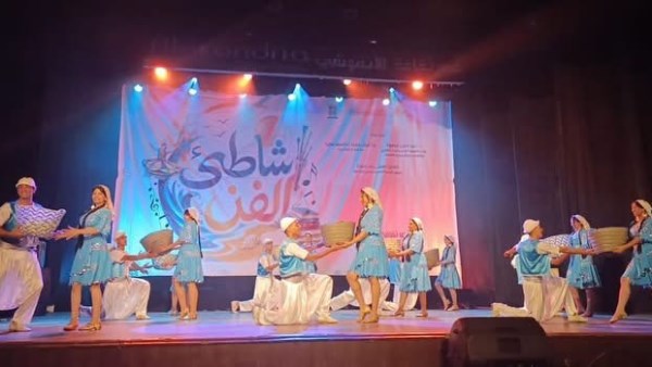 “شاطئ الفن” يفتتح فعالياته في مطروح والإسكندرية