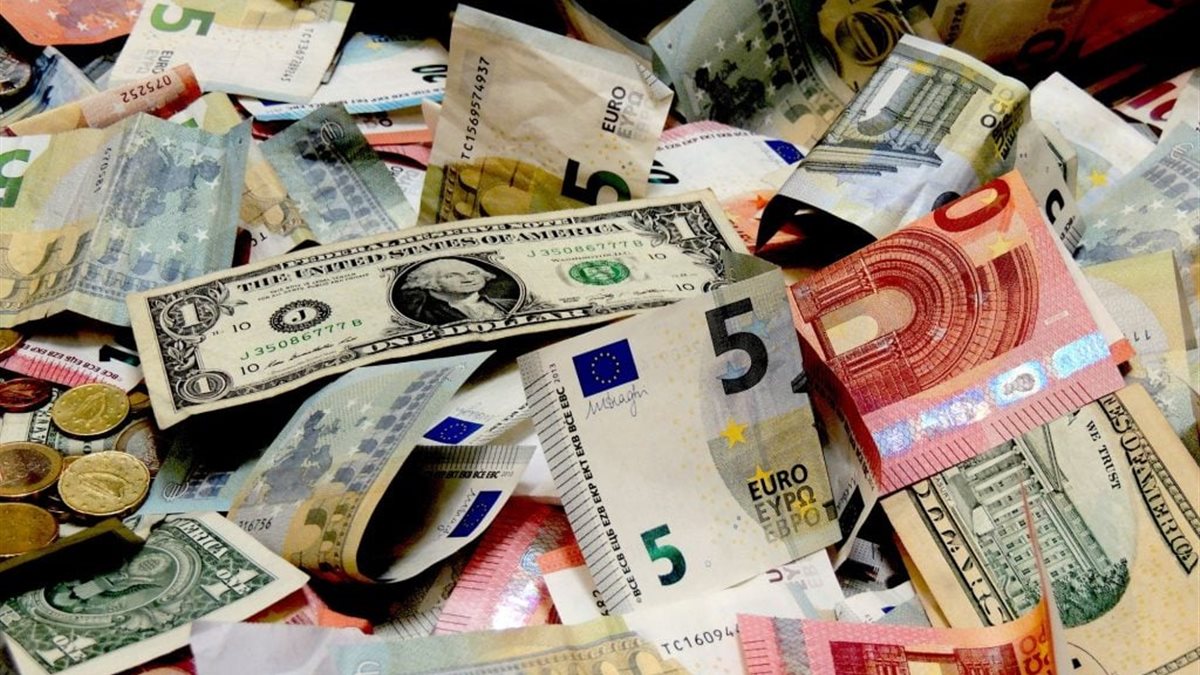 أسعار العملات الأجنبية والعربية أمام الجنيه المصري اليوم.. الدولار بـ49.83 جنيه للبيع