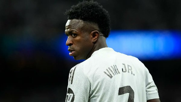 فينيسيوس جونيور يوافق على خفض مطالبه المالية للبقاء في ريال مدريد