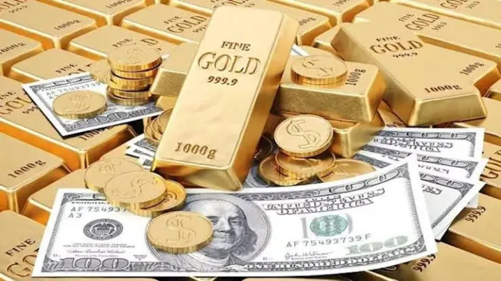 الذهب أم الدولار: أيهما أفضل لحفظ مدخراتك؟