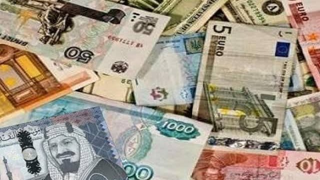 تراجع جديد للدولار واليورو والريال السعودي.. أسعار العملات العربية والأجنبية اليوم في البنوك