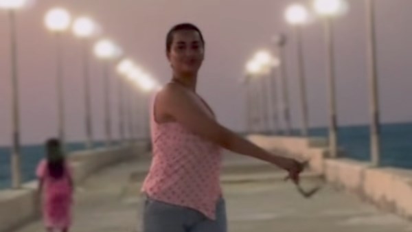 نانسي صلاح بإطلالة صيفية جذابة على البحر وتخطف الأنظار عبر إنستجرام