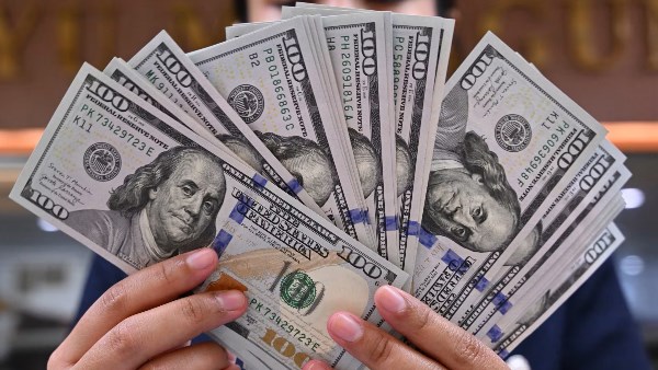 تحديث عاجل لسعر الدولار اليوم وقفزة مفاجئة بمنتصف التعاملات البنكية ترفع السعر لأعلى مستوى
