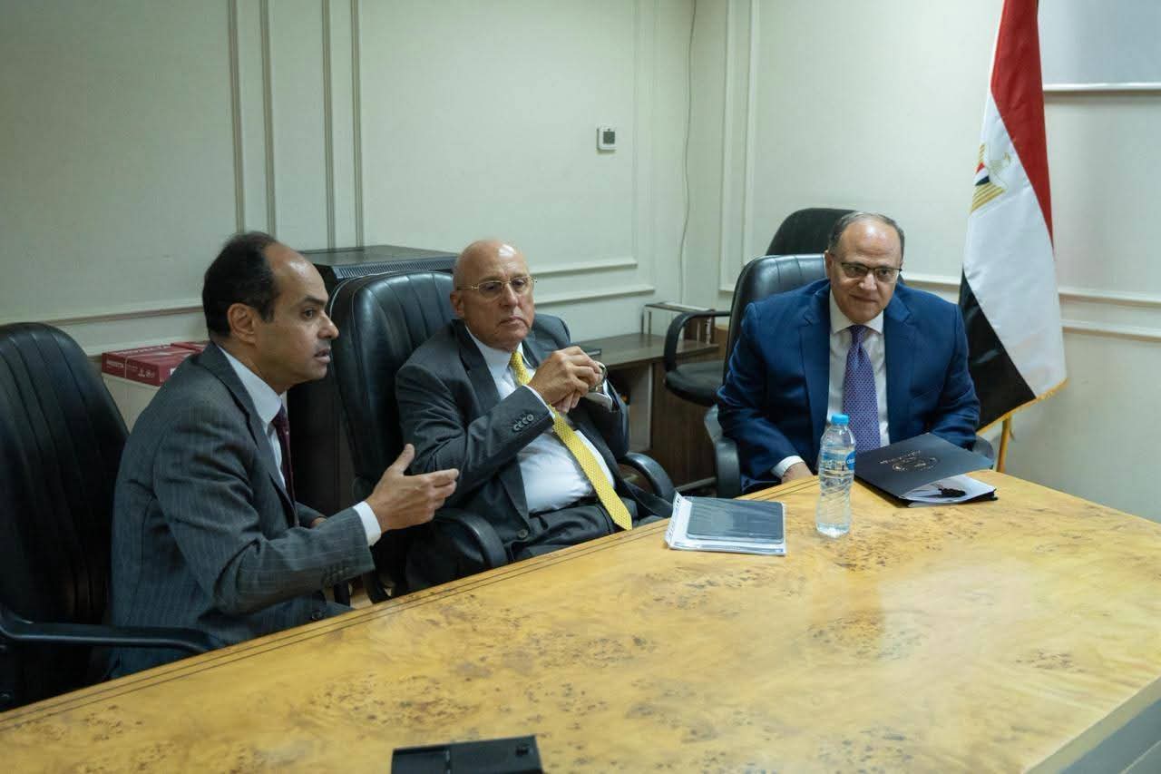 «تطوير الكوادر الطبية» رئيس هيئة الدواء يشارك في الاجتماع الأول للجنة العلمية العليا للبورد المصري