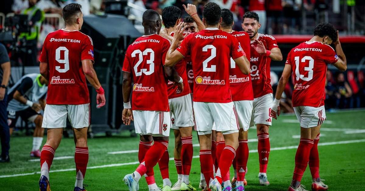 عروض عربية وتركية تهدد استمرار نجم الأهلي بعد تعثر مفاوضات التجديد