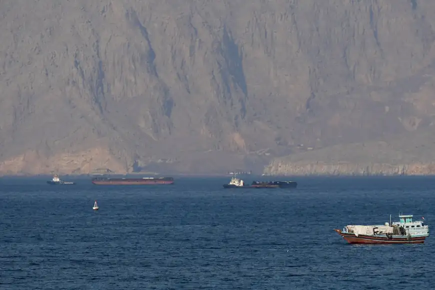 طهران تتأهب لتأمين مضيق هرمز وفرض حظر على السفن الأمريكية