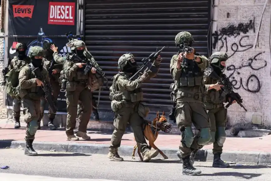 48 جريحاً في اقتحامات الاحتلال المستمرة لقلنديا وكفر عقب
الاحتلال يوقع 48 إصابة خلال اقتحاماته المتواصلة لقلنديا وكفر عقب
إصابة 48 فلسطينياً في عمليات اقتحام إسرائيلية بقلنديا وكفر عقب