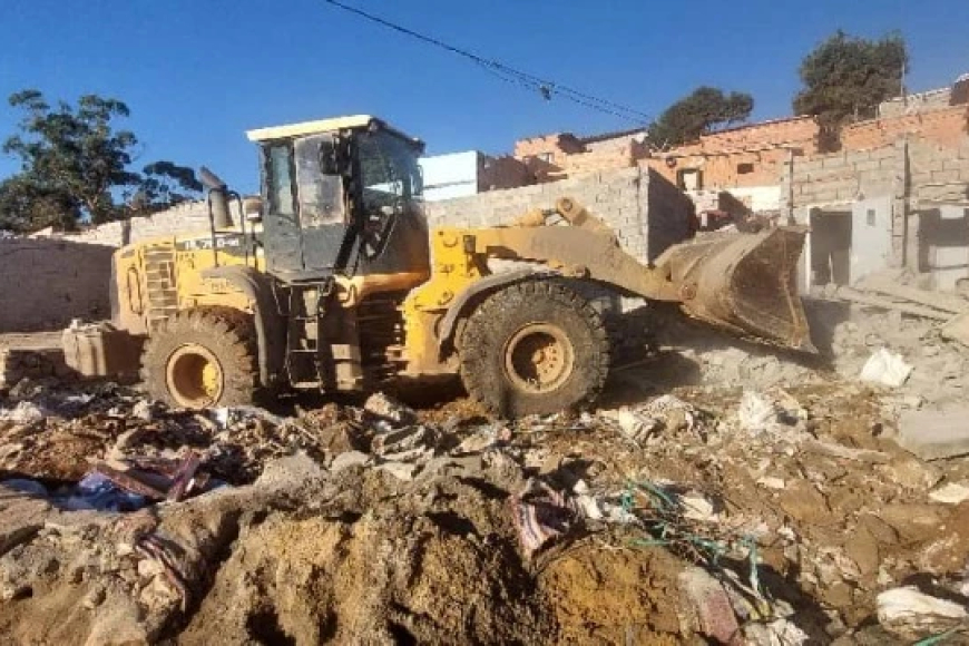المقاطعة الإدارية بذراع الريش تشن حملة لهدم البنايات الفوضوية