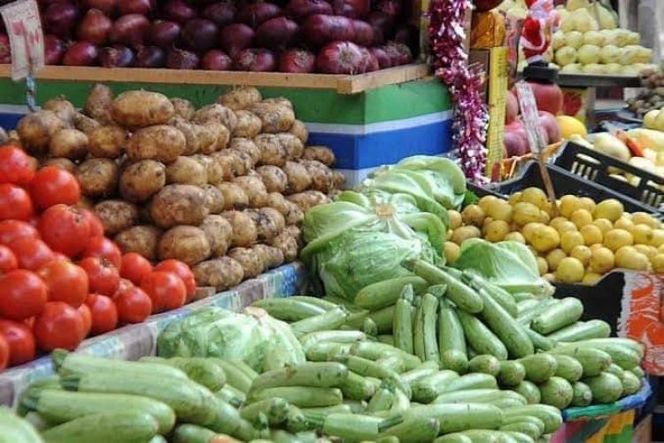 أسعار الخضروات والفاكهة في سوق العبور اليوم تبدأ من خمسة جنيهات للطماطم